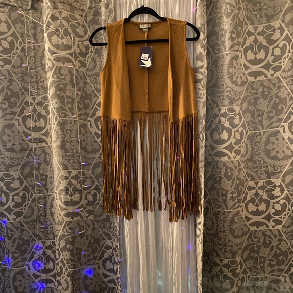 ☀️ Boho Suede Fringe Vest ☀️ - Picture 2 of 7